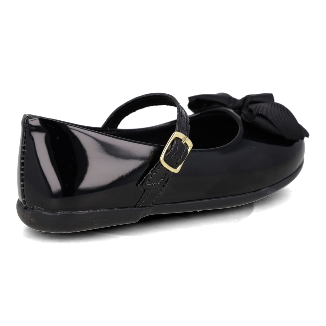 Sapatilha Funfeet verniz preto destacando acabamento e conforto